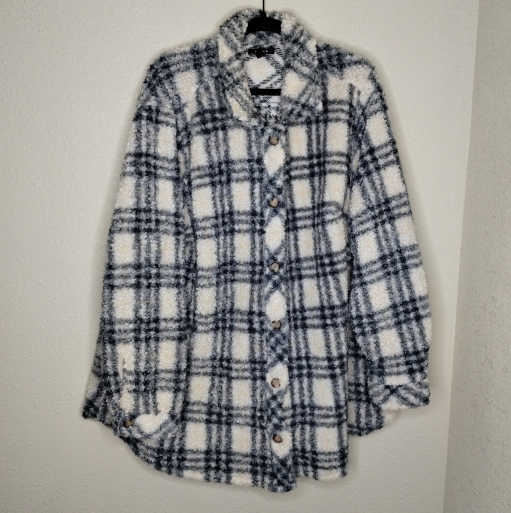 Torrid Sherpa Button Front Plaid Shacket Plus Siz… - image 2